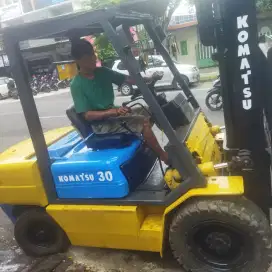 FORKLIFT KOMATSU  3 ton 11-TAHUN 1995 siap kerja bergaransi.