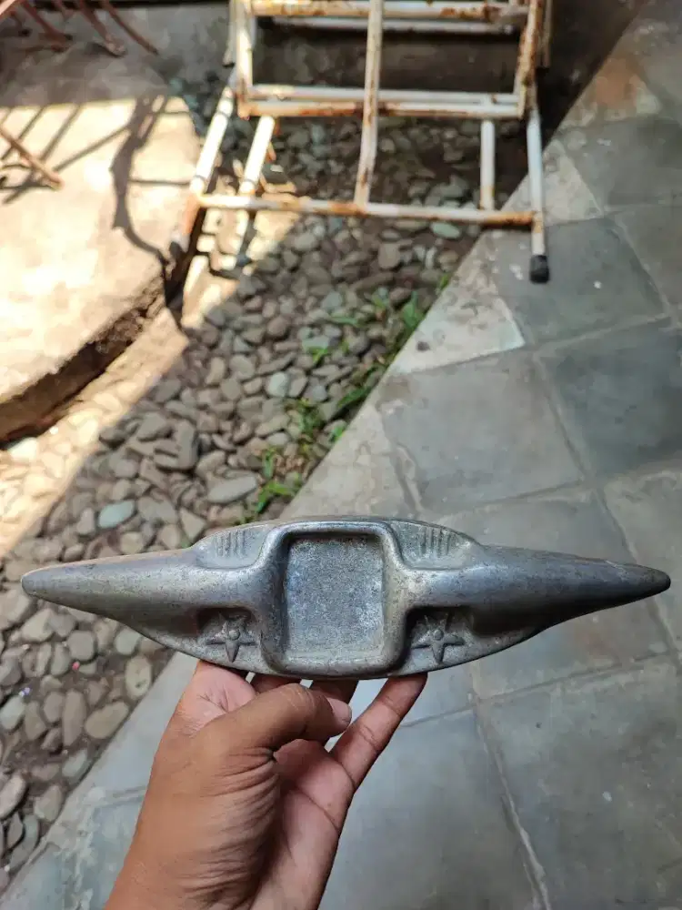 Aksesoris Dada Wing Dasi Vespa Lawas