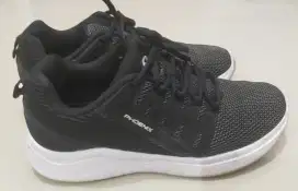 Sepatu Phoenix uk 42 Warna Black