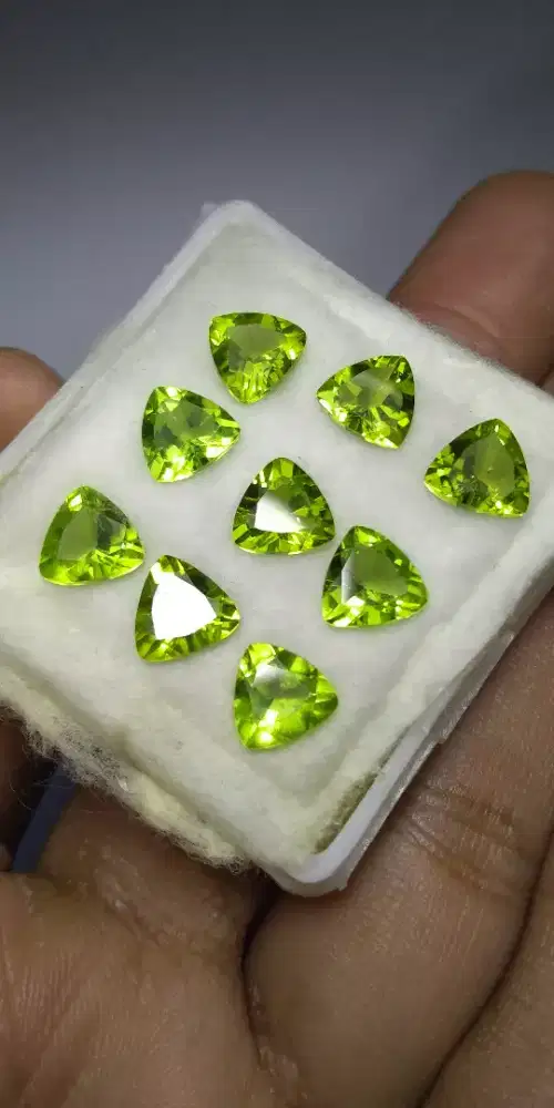 Natural green peridot birma natural peridot 9 pcs