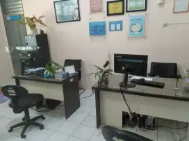 Pembatas akrilik
