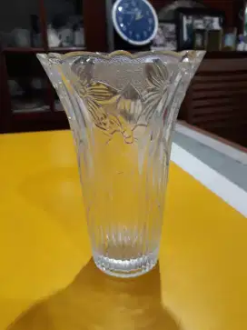 Vas Bunga Kristal Lawas
