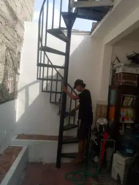 Bengkel las menjual barang bekas / baru. Pagar tangga putar kanupi