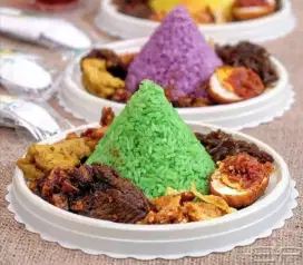 Nasi tumpeng mini komplit