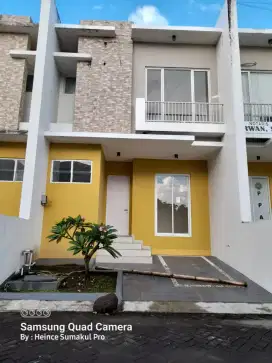 Dikontrakkan rumah baru 2 lantai lokasi strategis