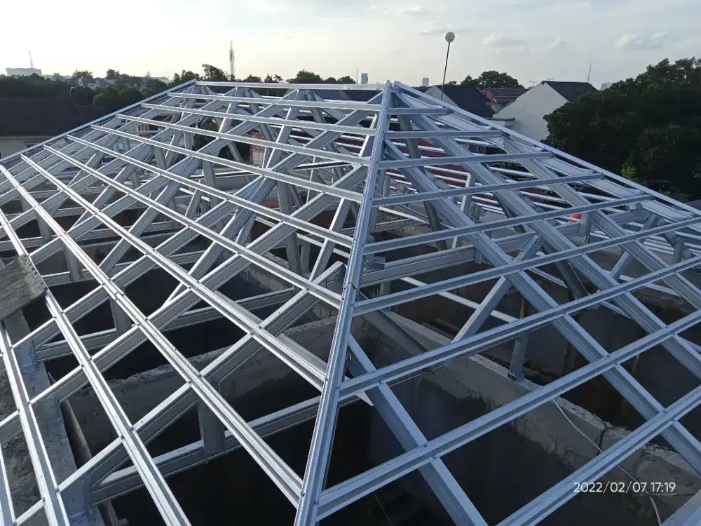 Pemasangan  atap bajaringa