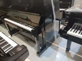 Piano Yamaha U1