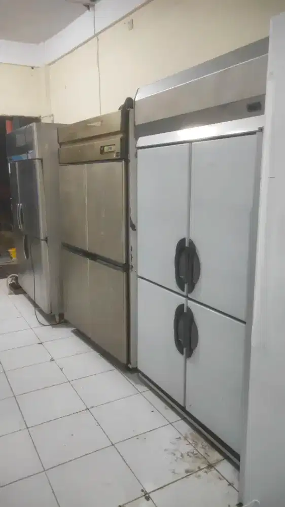 UPRIGHT CHILLER 4 DOOR SECOND/ BEKAS