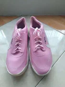 Sepatu Olagraga untuk perempuan Warna Pink Dijual cepat bu Promo
