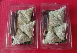 kue lopis kelapa dan gula