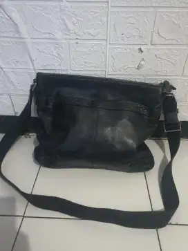 Tas Slempang Couch