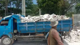 Jasa angkut brangkal dan buang puing tanah kayu sampah proyek dll