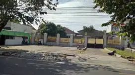 Rumah, Kantor dan Gudang di Tepi Jalan Timoho