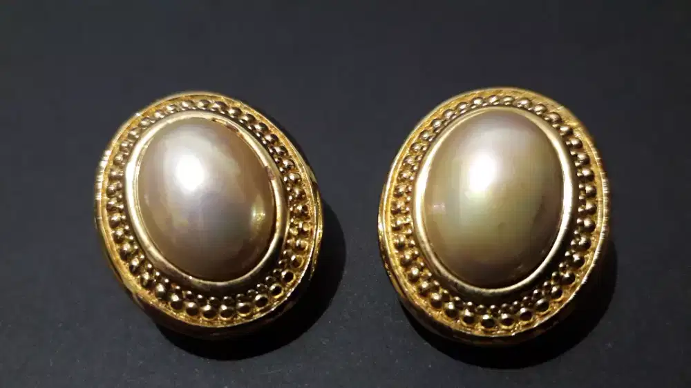 Anting ( clip earrings ) Christian Dior vintage Ori.