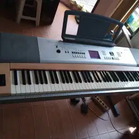 Piano Yamaha DGX 620. 88 tuts.kaki kayu ori. Flash disk