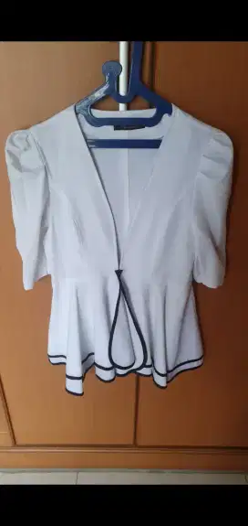 Dijual blazer putih size M .cakep.good quality.jual murah saja