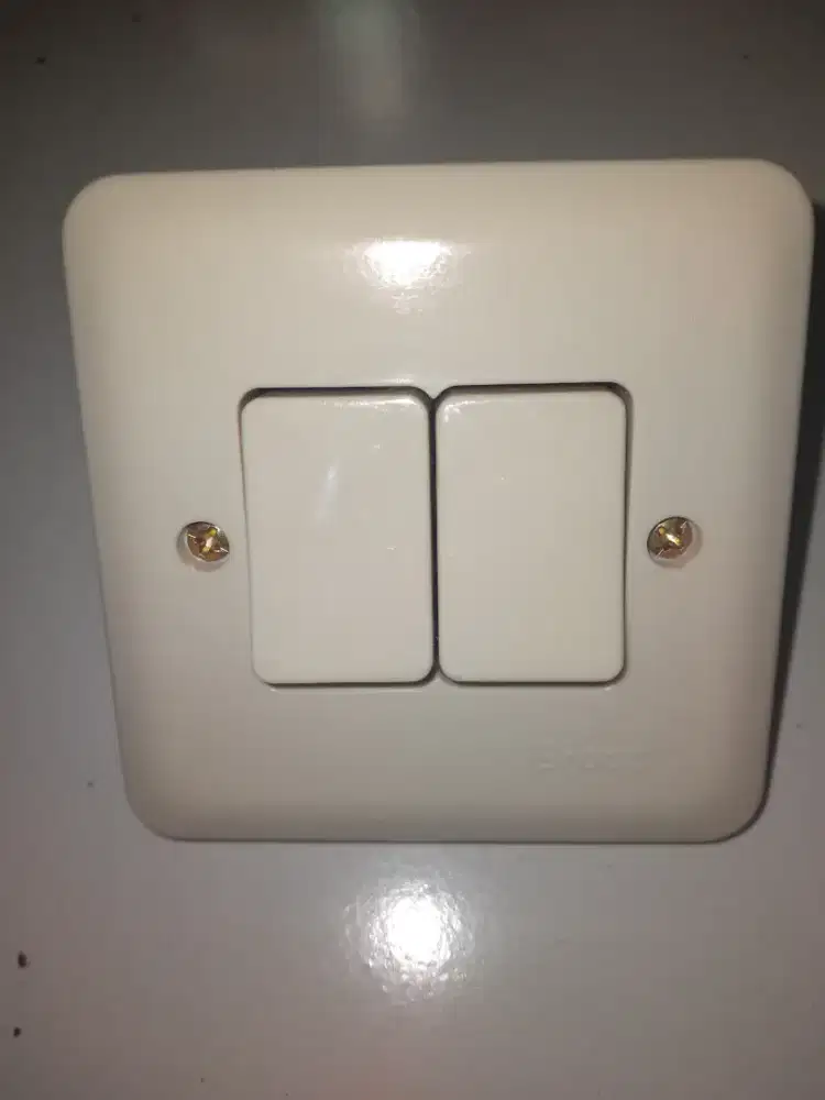 Saklar Seri Lampu Tanam Tembok Broco