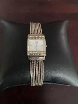 Jam tangan wanita Guess G75679L