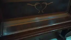 Piano merek Steinbach