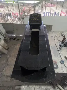 Nisan dan makam batu granit