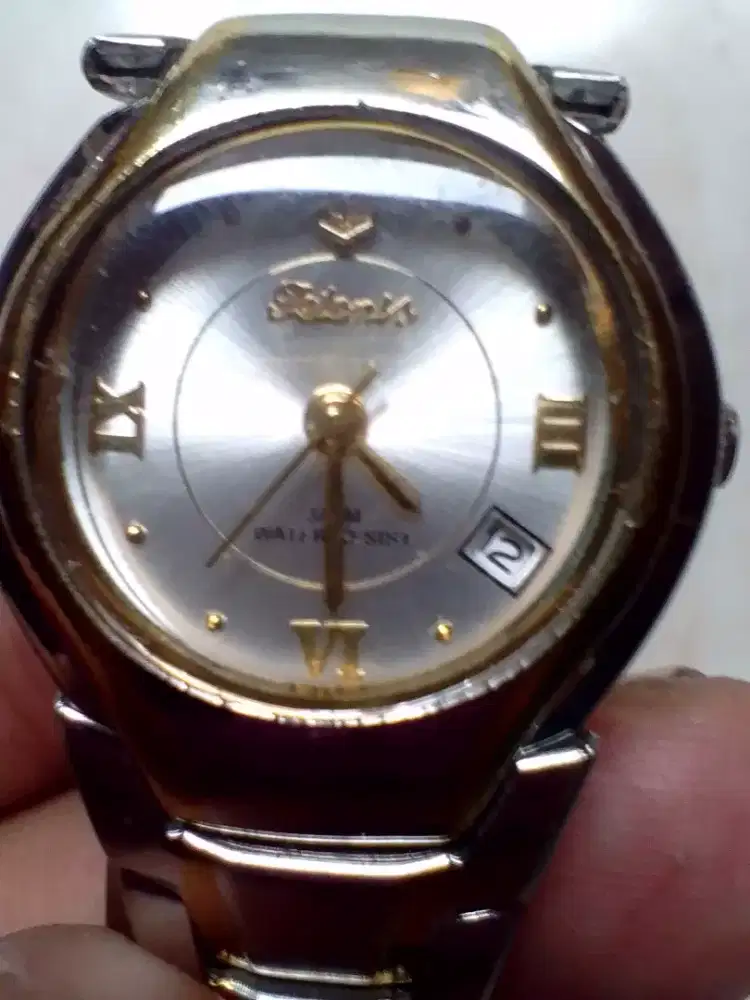 JAM TANGAN TINGGAL BELIKAN BATRE NYALA.