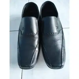 Sepatu Pantofel Bally