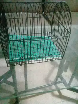 kandang  besi ukuran kecil.