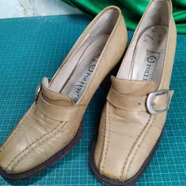 POLLINI ITALIAN LEATHER PUMPS / HIGH HEELS Ukuran:37