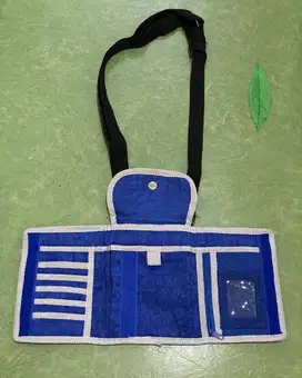 Dompet selempang warna biru