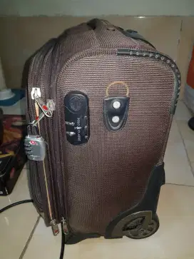 Di jual tas koper ukuran 40 cm ×40 cm.tebal 20 cm POLO CLASSIC