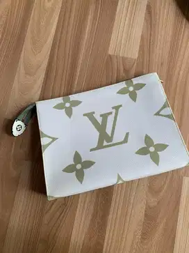 Louis Vuitton Clutch like new