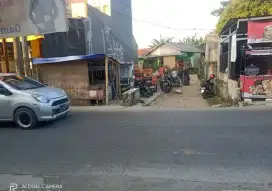 Lahan Strategis Di Pinggir Jalan Utama Dilalui angkot