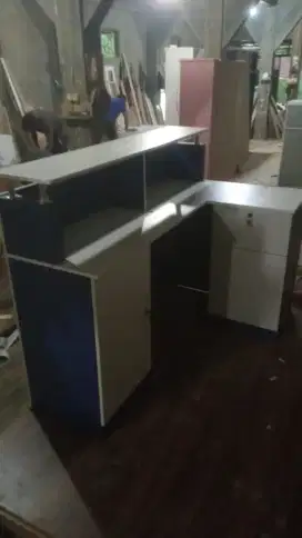 Rak kaca Pajangan Sudut