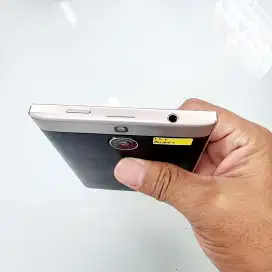 BLACKBERRY PASSPORT DALLAS SILVER EDISI ( MULUS 99% )