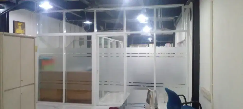 Tukang kusen aluminium
