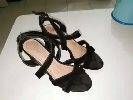 High heel hitam size 36