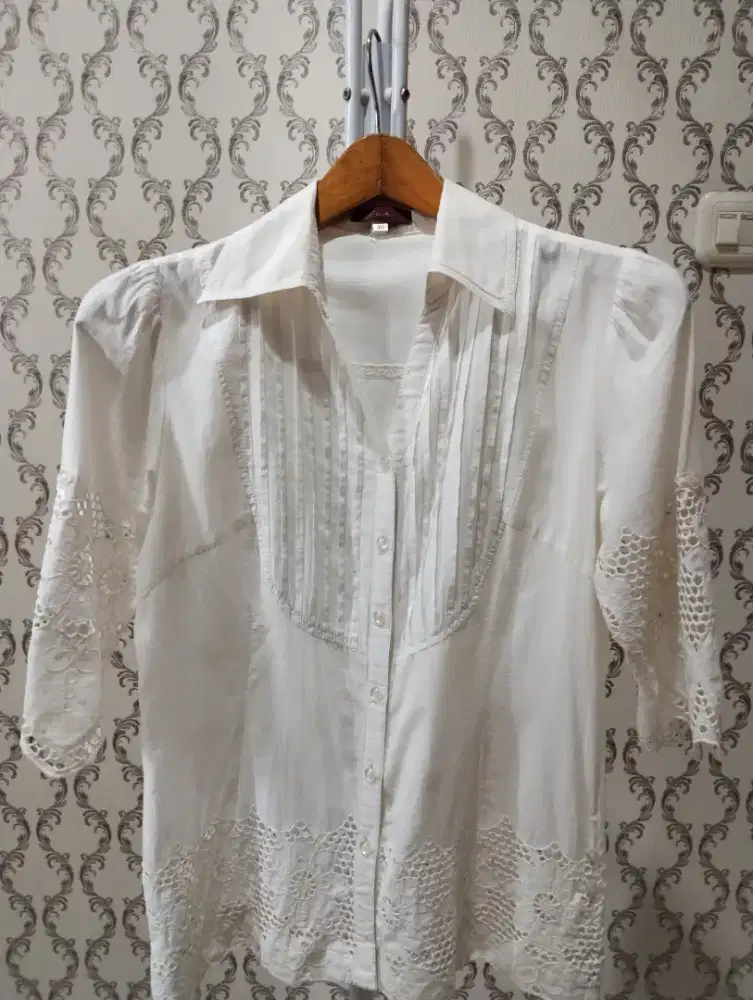 Preloved Blouse Putih Tulang