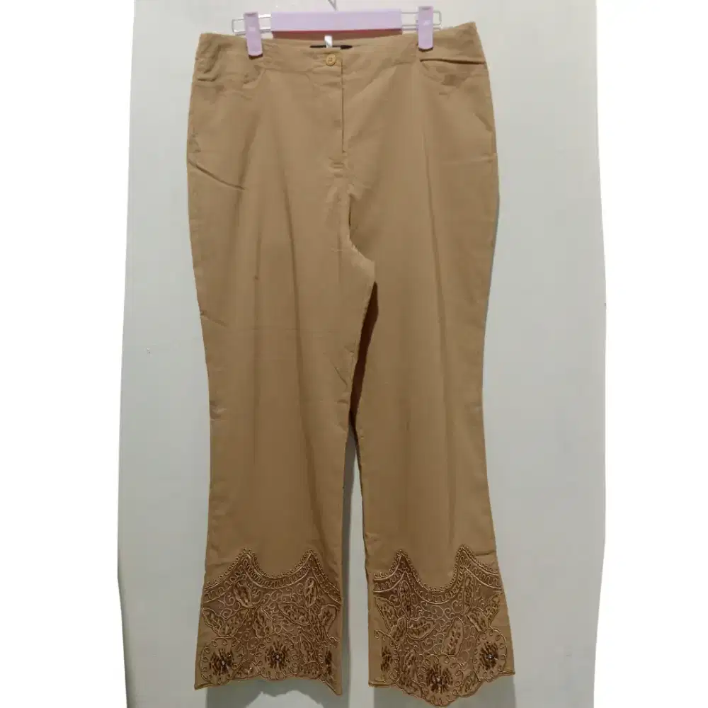 Yeung Pretty Celana Panjang Renda Wanita Warna Coklat