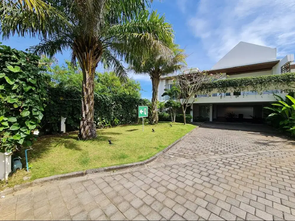Ocean, Sunset and Green Hill View Villa di Ungasan, One Gate System