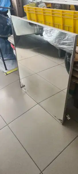 Kaca cermin rak