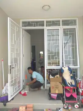 Tralis kaca jendela rumah  minimalis