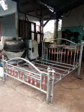 Ranjang besi galvanis dan stainless