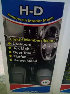 Cairan pembersih interior mobil