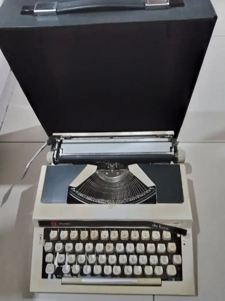 Jual mesin Ketik OLYMPIA DE LUXE