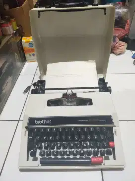 Mesik tik Brother M2000 Deluxe  mulus siap pakai .