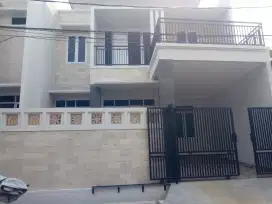 Rumah  Didalam Komplek Sekitar Joglo Petukangan Utara
