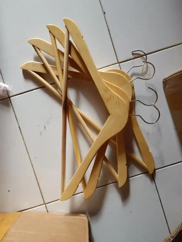 Hanger kayu palangan