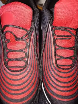 Jual Sneakers cowok size 43 kondisi mulus