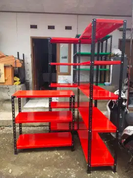 rak besi warna merah kondisi baru kuat dan kokoh lokasi bandung bos ku