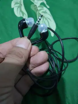 Headset cabutan/bawaan Samsung  a71 jernih dan ngebas mantab